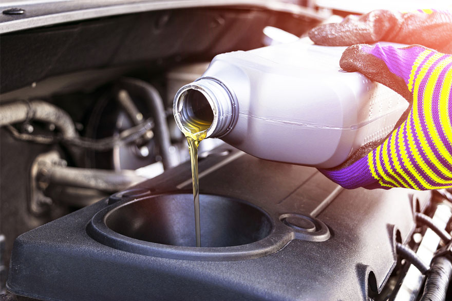 Каква е ролята на автомобилното масло - предотвратява триенето